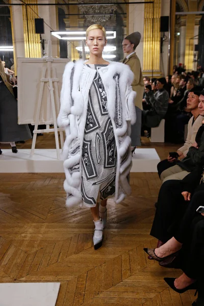 Look 28